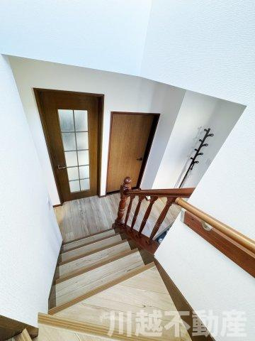 タクトホーム施工のフルリノベ中古戸建のその他|階段室の踊り場からの光景