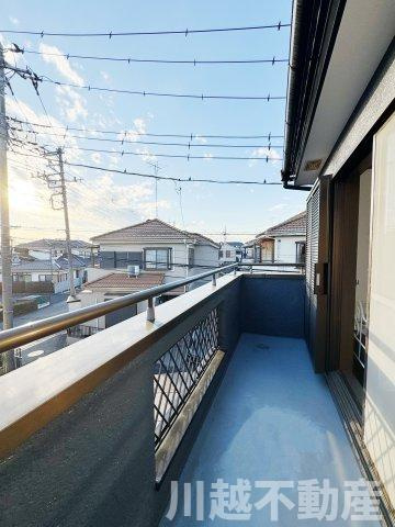 タクトホーム施工のフルリノベ中古戸建のバルコニー|２階の6.5帖洋室専用のバルコニー