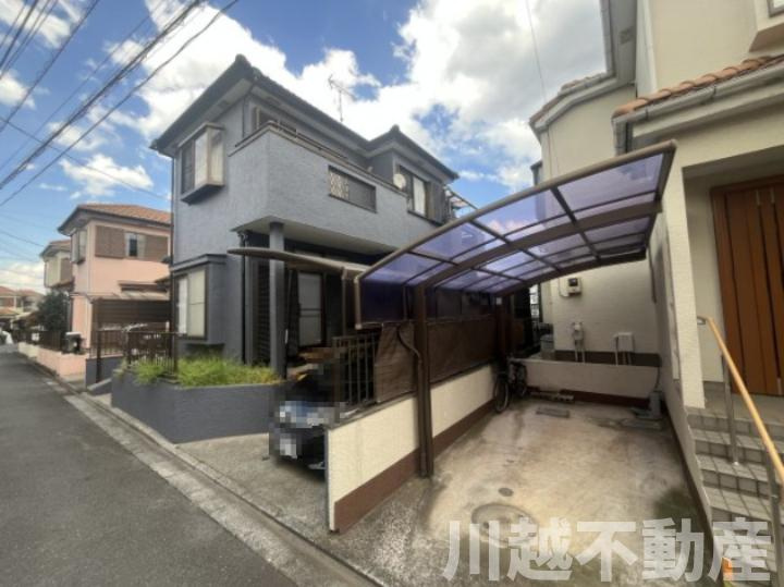 タクトホーム施工のフルリノベ中古戸建の外観|外壁と外構の塗装を一新、お洒落な雰囲気です