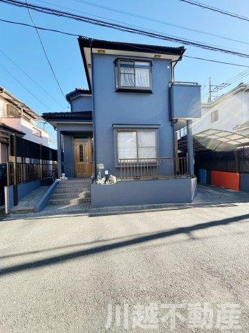 タクトホーム施工のフルリノベ中古戸建の前面道路含む現地写真|スタイリッシュな外観に生まれ変わりました