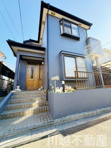 タクトホーム施工のフルリノベ中古戸建のその他|玄関上の大屋根がアクセントの外観