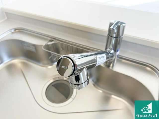 神戸市北区筑紫が丘　第3期　新築一戸建ての設備|浄水器を内蔵！炊飯時、お茶を作る時に安心してお水を使えます！お湯と冷水、浄水と原水、シャワーの切替えもワンタッチです！