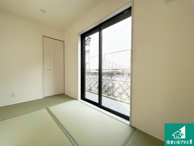 神戸市北区筑紫が丘　第3期　新築一戸建ての和室|一室あると便利な和室は客間としてだけでなく、小さなお子様のプレイルームや食後のくつろぎスペースとしてもご利用いただけます。収納もついていますので大活躍間違いなし！