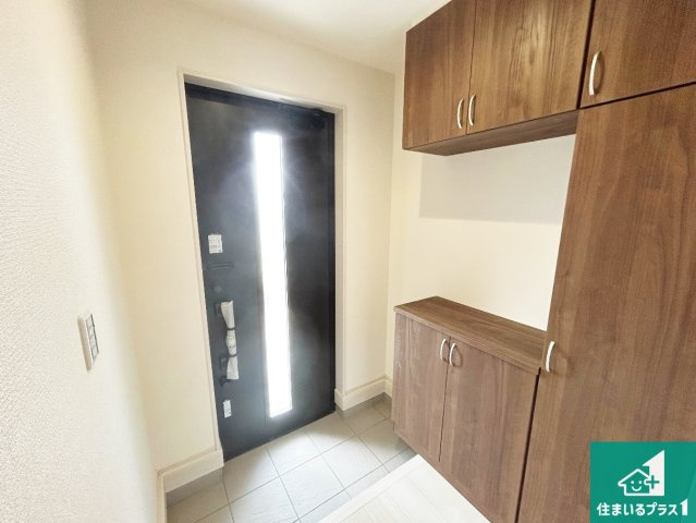 神戸市北区筑紫が丘　第3期　新築一戸建ての玄関|シューズボックスにはたくさんの靴が収納できるので玄関周りはいつもスッキリ！ご家族が増えても安心！