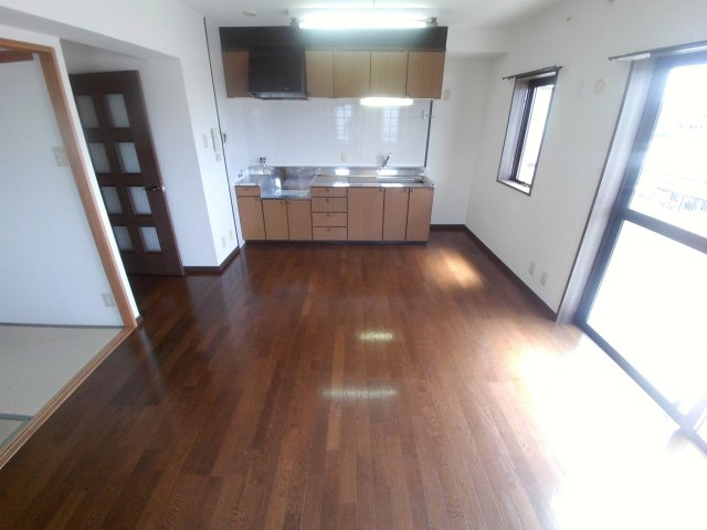 アゼリア六甲の居間・リビング