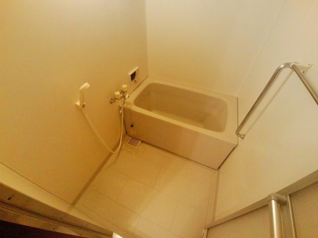 アゼリア六甲の浴室