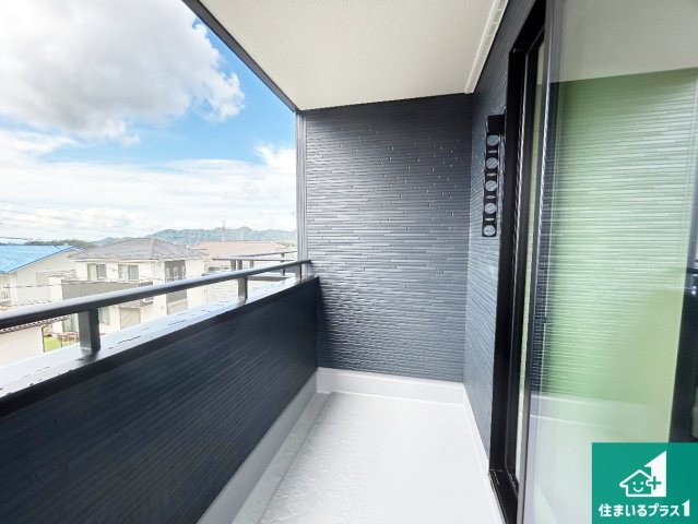 神戸市北区筑紫が丘　第3期　新築一戸建てのバルコニー|ワイドバルコニーは洗濯物を干すスペースが広いのでご家族が多くても安心！