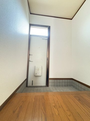 【玄関】 | 原町２階建貸家