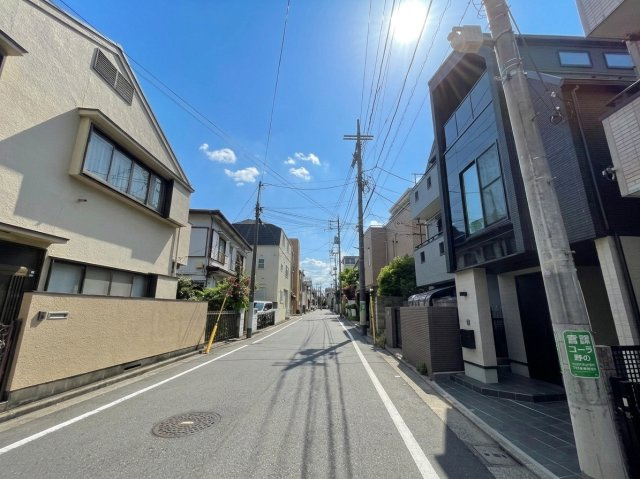練馬区旭丘1丁目 限定1棟の前面道路含む現地写真|前面道路南東側約6.2ｍk公道に面する立地
お車の駐車も安心して行えます