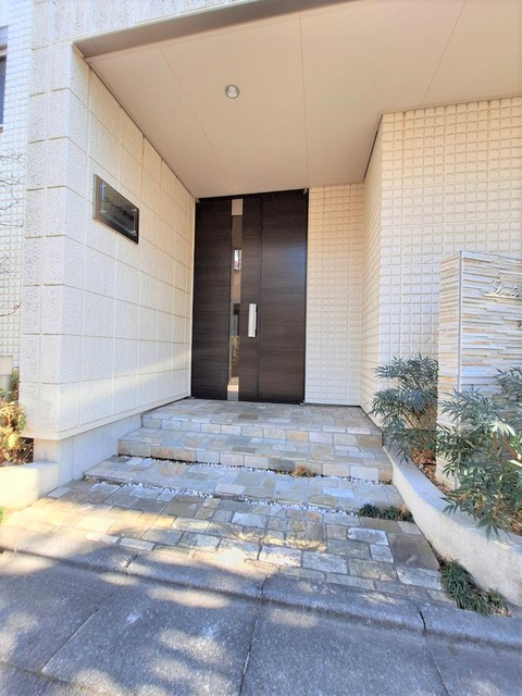 ラ・レーヴ新川崎のロビー|オートロック完備のエントランス