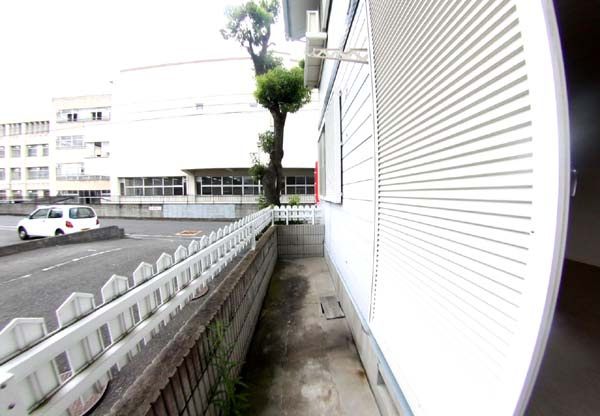 メゾンフローレンスのバルコニー|暖かな日差しのふりそそぐバルコニー