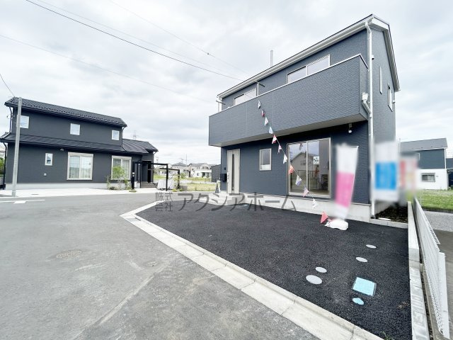 飯能市岩沢・全1棟　新築一戸建　～制震装置設置住宅～の駐車場