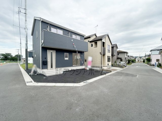 飯能市岩沢・全1棟　新築一戸建　～制震装置設置住宅～の前面道路含む現地写真