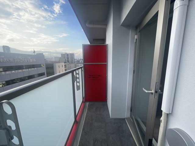 セレニテ新大阪グランデ ミリュー　仲介手数料無料のバルコニー