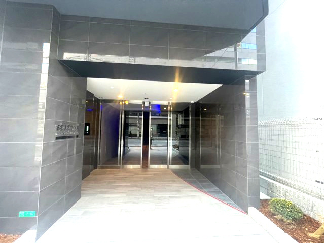 セレニテ新大阪グランデ ミリュー　仲介手数料無料のエントランス