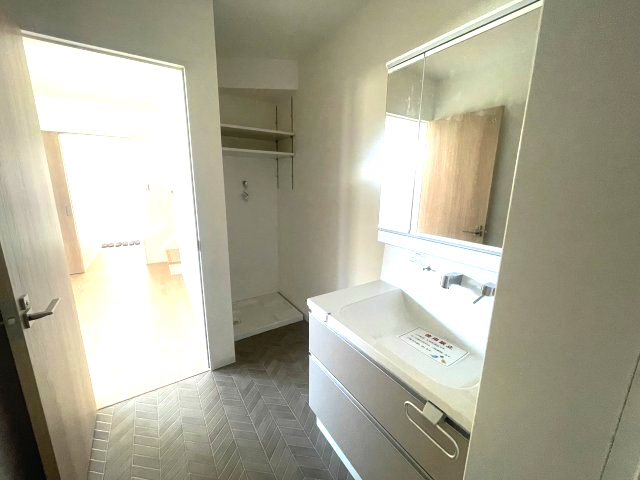 廿日市市新宮一丁目　№35070の洗面所|グレーで統一された
おしゃれな空間です。