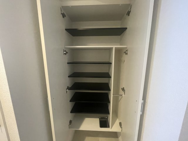 セレニテ新大阪グランデ　ミリューの収納