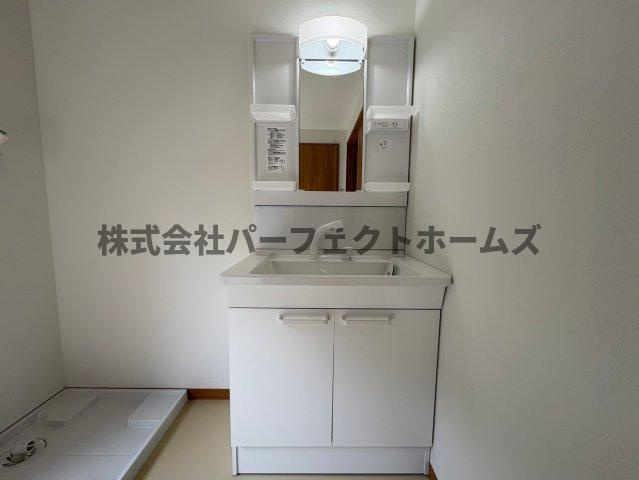 東大利町戸建　賃貸の独立洗面台|朝の支度にも助かる、独立の洗髪洗面化粧台