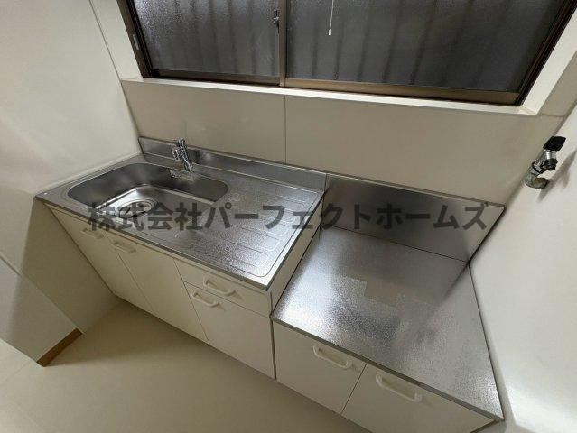 東大利町戸建　賃貸のキッチン|コンパクトなキッチンで掃除もラクラク