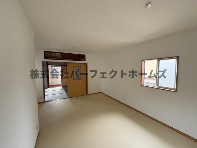 東大利町戸建　賃貸の洋室|明るい洋室です