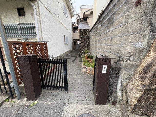 東大利町戸建　賃貸のエントランス|毎日通るエントランスはこのようになっています