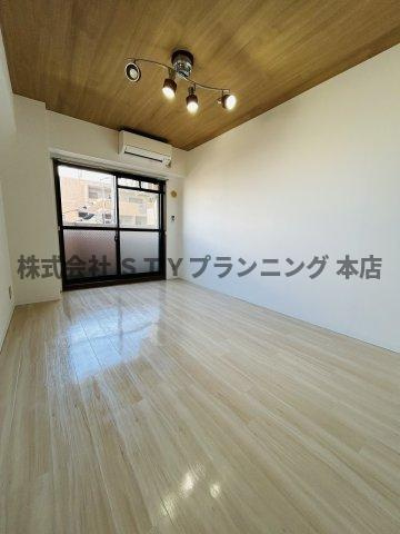 仲介手数料０円！プロビデンス新瑞橋の居間・リビング