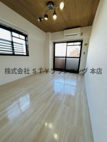 仲介手数料０円！プロビデンス新瑞橋の居間・リビング