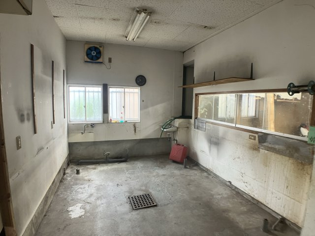 ヱヶ屋敷貸店舗の内装
