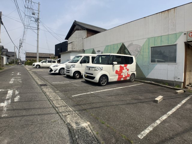 ヱヶ屋敷貸店舗の駐車場