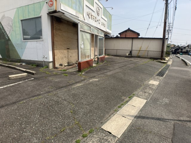 ヱヶ屋敷貸店舗の駐車場