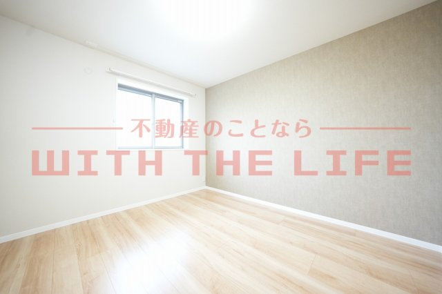 シャーメゾンレジデンス夜明【キャッシュバック対象物件】の洋室|広々とした洋室です