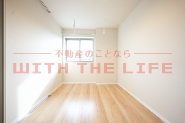 シャーメゾンレジデンス夜明【キャッシュバック対象物件】の洋室|明るい洋室です