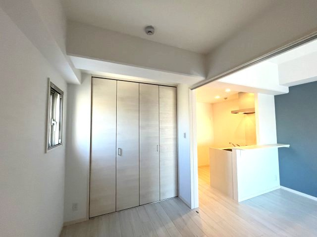 Alivis北梅田の洋室