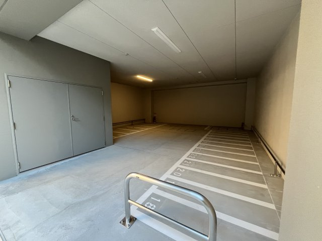 Alivis北梅田の駐車場