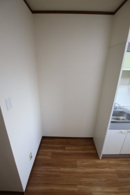 【その他】 | リバーサイド小車1号棟 | 冷蔵庫スペース