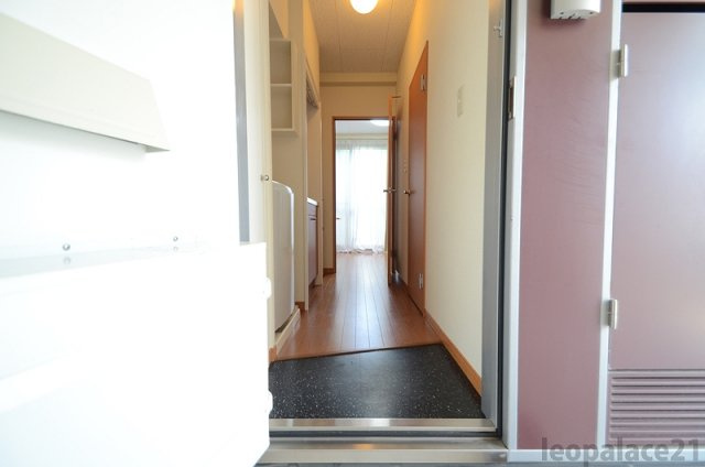 レオパレスシャロームの玄関