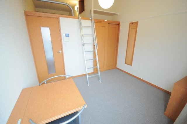 レオパレスＯｂｕＲｙｕｓｅｉの居間・リビング