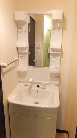 クレイノ楠谷２３の内装|独立洗面台で広く使って頂けます｡