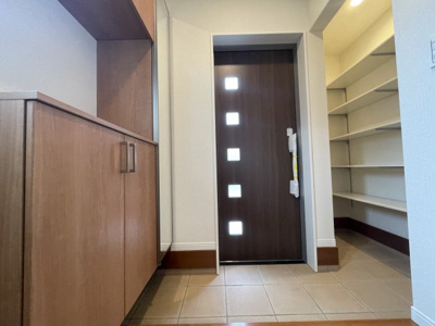 【玄関】 | 中古一戸建　高知市旭天神町（西棟　未使用）