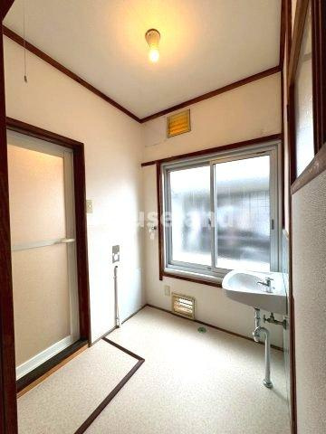 聖和荘 の洗面所