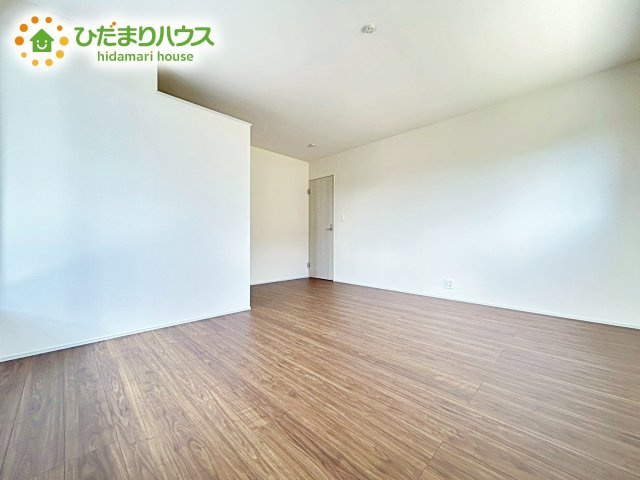 【寝室】 | 笠間駅前1期　新築戸建　1号棟 | 主寝室は広々していて安らげる空間に。大きな窓から光が差し込み、朝の目覚めも良さそう♪
