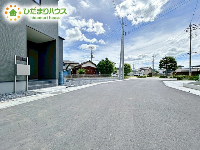 【前面道路含む現地写真】 | 笠間駅前1期　新築戸建　1号棟 | 閑静な住宅地は夜間も静かで、窓を開けて寝ても快適に過ごしやすいのも大きな魅力！