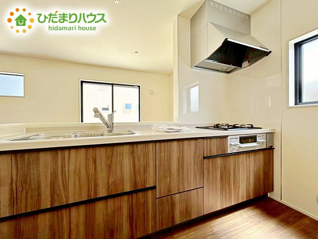【キッチン】 | 笠間駅前1期　新築戸建　1号棟 | 開放感のある対面キッチン。対面式のキッチンはリビングまでの見通しが良く、家事をしながらでもお子様の様子を見られるから安心♪家族との会話が自然と弾みます。