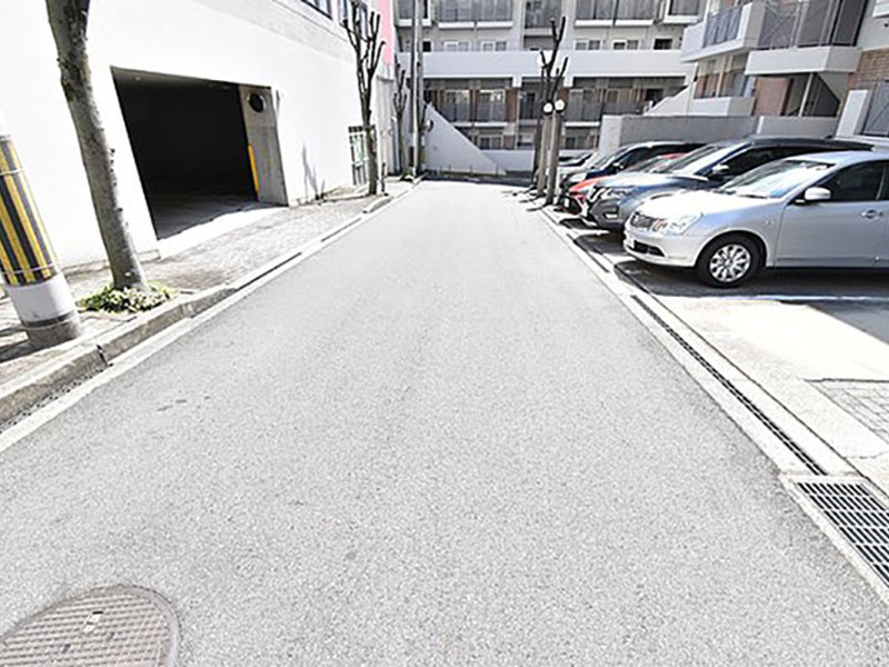緑地公園グリーンハイツ２号棟の駐車場