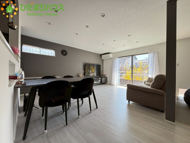 深谷市武蔵野　中古一戸建ての居間・リビング|大型テレビに大型ソファー(^^)
どんなインテリアにしますか？					
