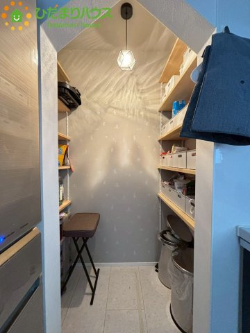 深谷市武蔵野　中古一戸建ての収納|キッチンの隣に収納スペース付きなので、
食材やキッチン用品などたくさん収納できます！
