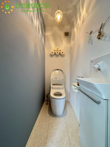 深谷市武蔵野　中古一戸建てのトイレ|トイレ2ヶ所完備！
取り合いになることもなし！
