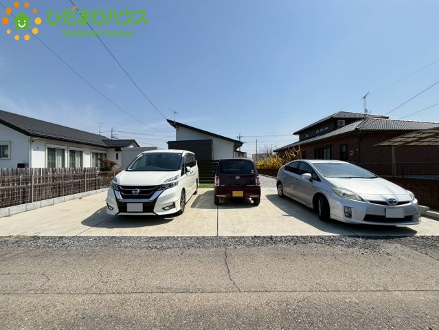 深谷市武蔵野　中古一戸建ての駐車場|4台駐車可能！！
お友達が来ても安心☆
カーライフも楽しめちゃう☆