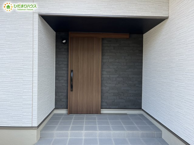 深谷市武蔵野　中古一戸建ての玄関