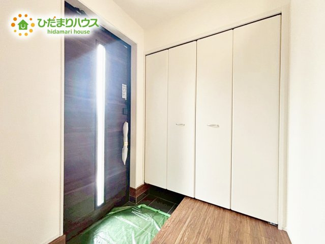 【玄関】 | 笠間駅前1期　新築戸建　4号棟 | 玄関がひろいので親子で並んで仲良く靴が履けますね(^^)/